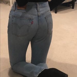 Light Wash Levi’s Jeans